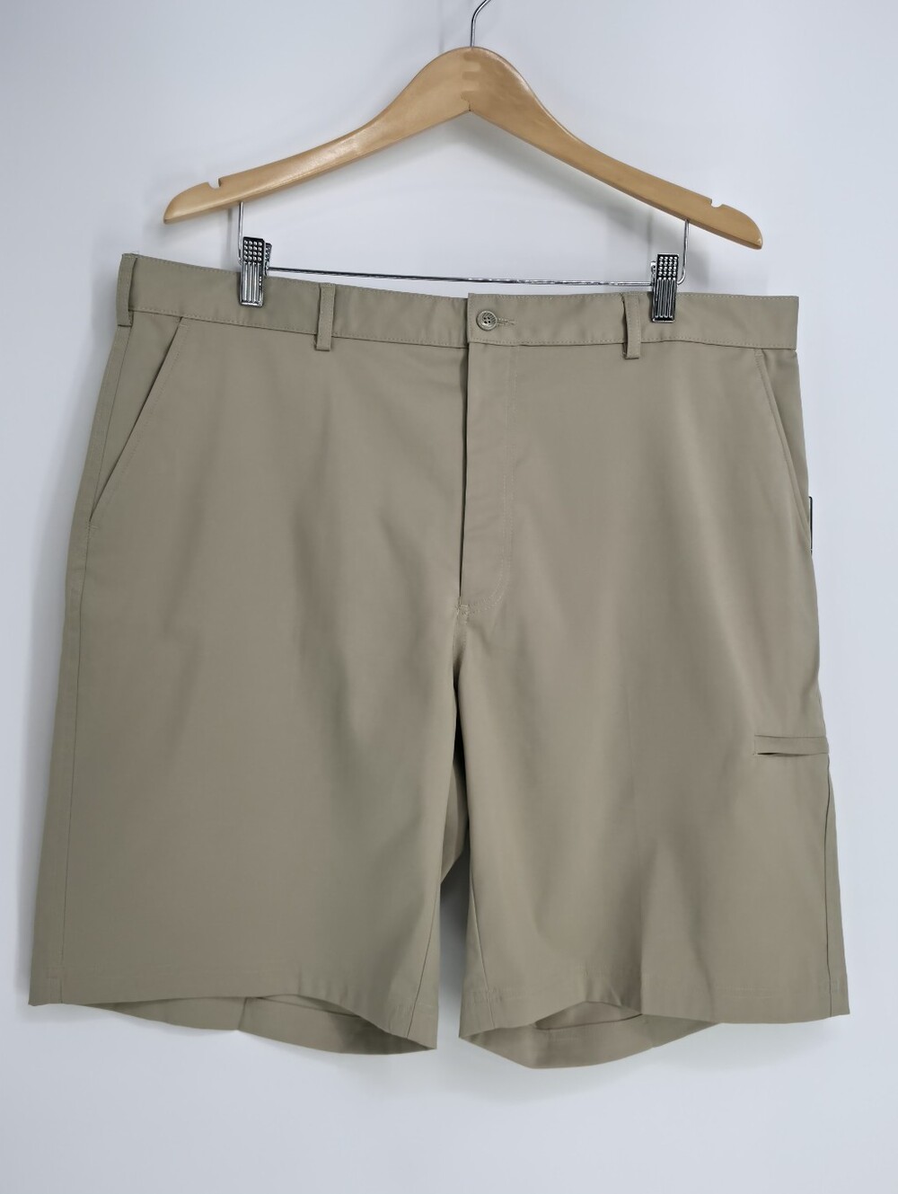 Pebble Beach Tech Shorts Men 40 Tan Zip Pocket Dry-Luxe Performance Stretch
